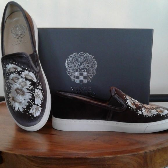 NIB VINCE CAMUTO SLIP ON SNEAKER - Picture 8 of 8
